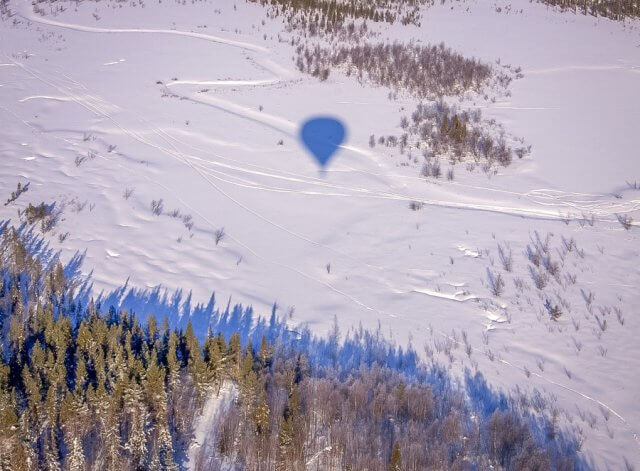 Lappland im Winter Aussicht Heißluftballon
