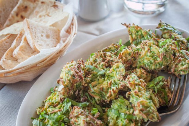 Toskana Italien Pomarance Agriturismo Apparita Zucchinipuffer