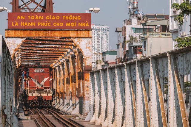 Lange Bien-brug Hanoi-trein