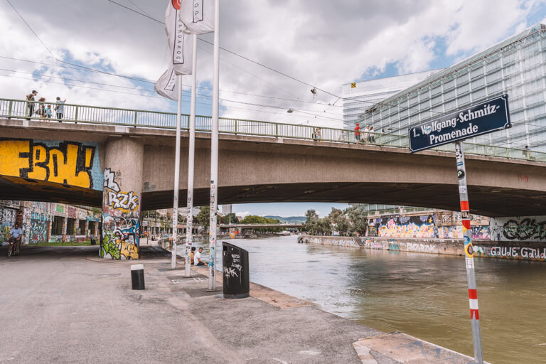 Wien Sehenswuerdigkeiten Donaukanal Promenade