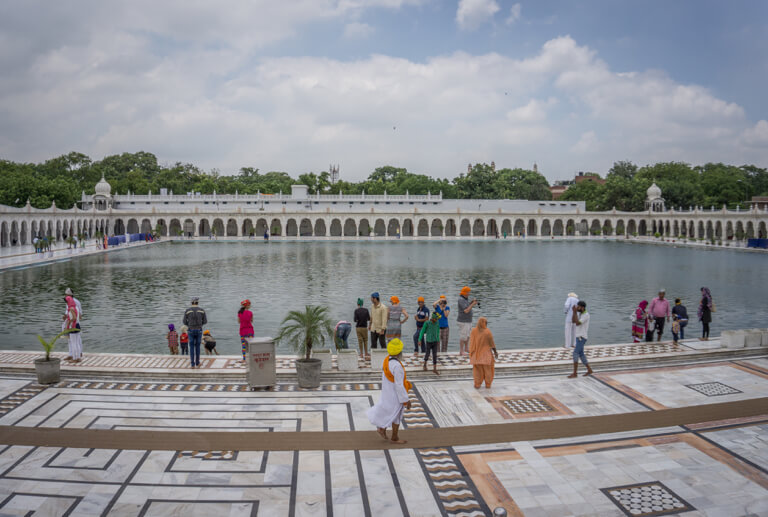 Indien Sehenswuerdigkeiten Sri Bangla Sahib Gurudwara