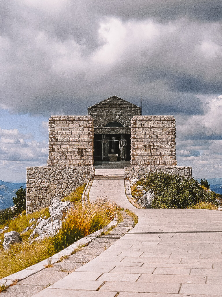 Montenegro Sehenswuerdigkeiten Lovcen Nationalpark Mausoleum of Petar II Petrovic Njegos