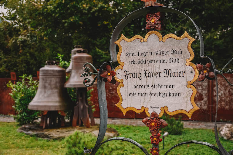 Lustiger Friedhof Inschrift