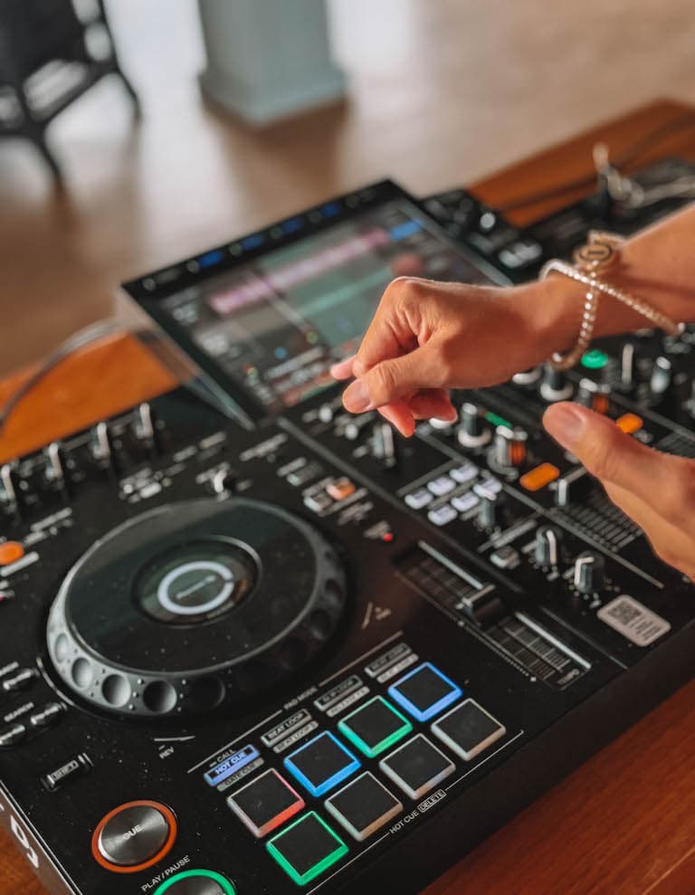 How to DJ class Cora Cora