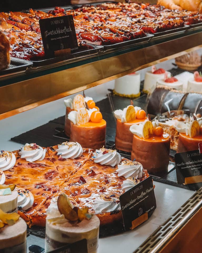 Bludenz Sehenswuerdigkeiten Cafe Doerflinger Kuchen