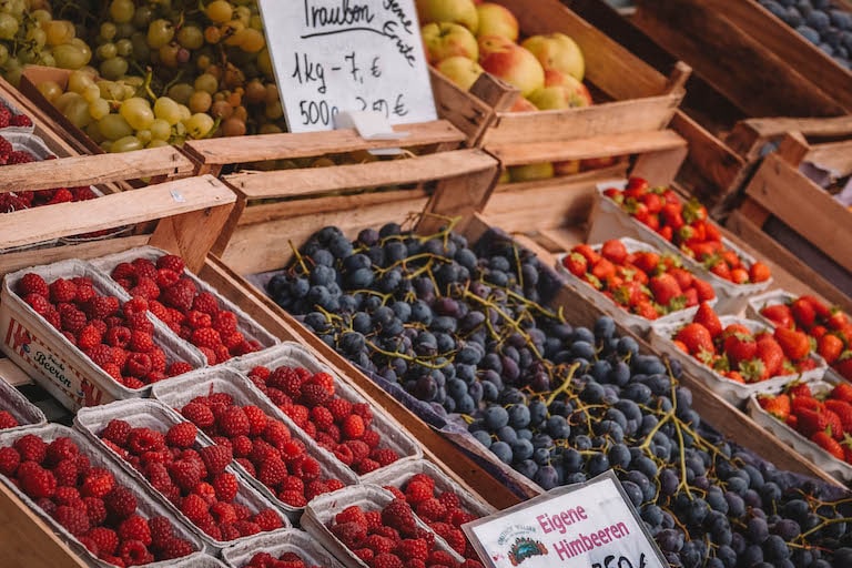 Bludenz Sehenswuerdigkeiten Wochenmarkt Obst