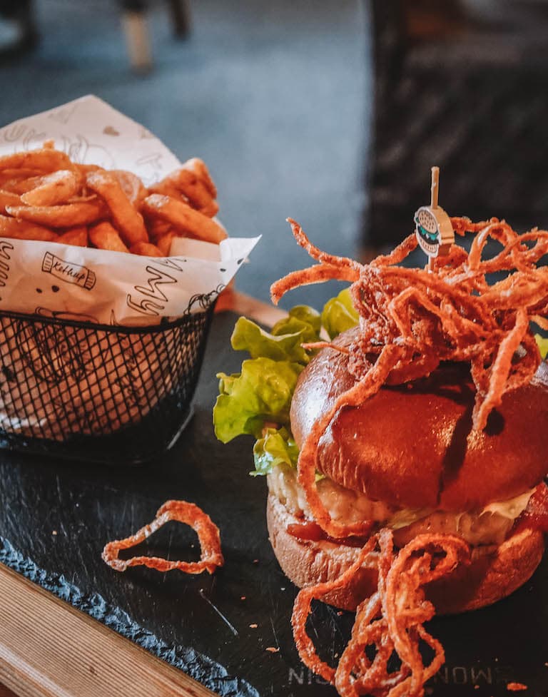 Kaessknoepfleburger Die Montafonerin Restaurant