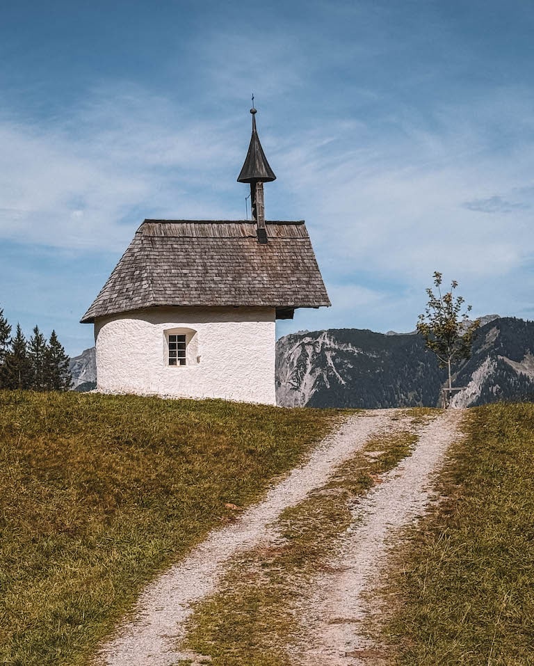 Maisaesstour Kirche Golm