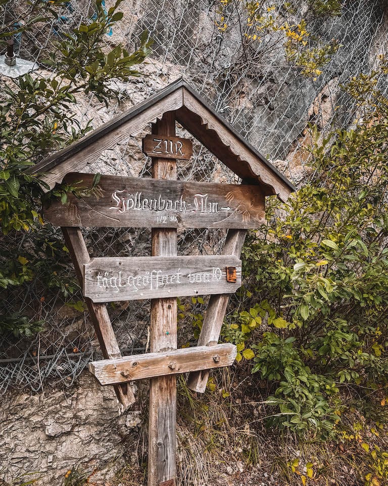 Wanderung Schild Hoellenbachalm