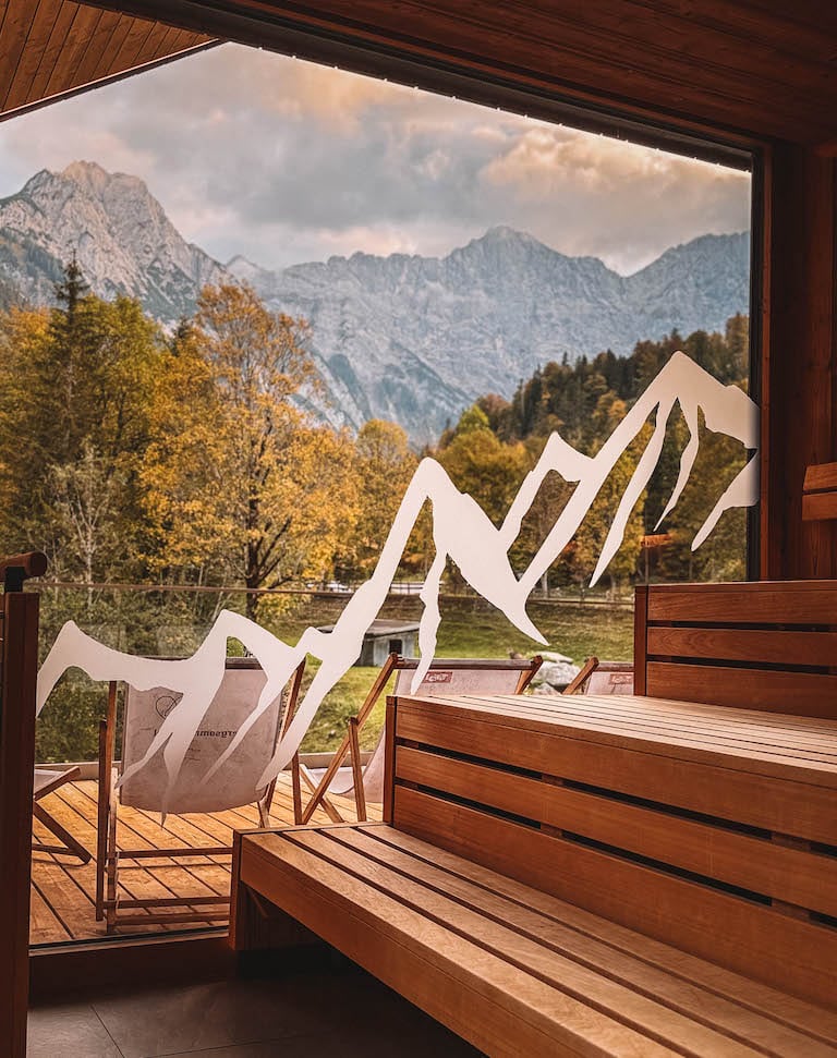 Hotel Post Silberregion Karwendel Sauna Ausblick
